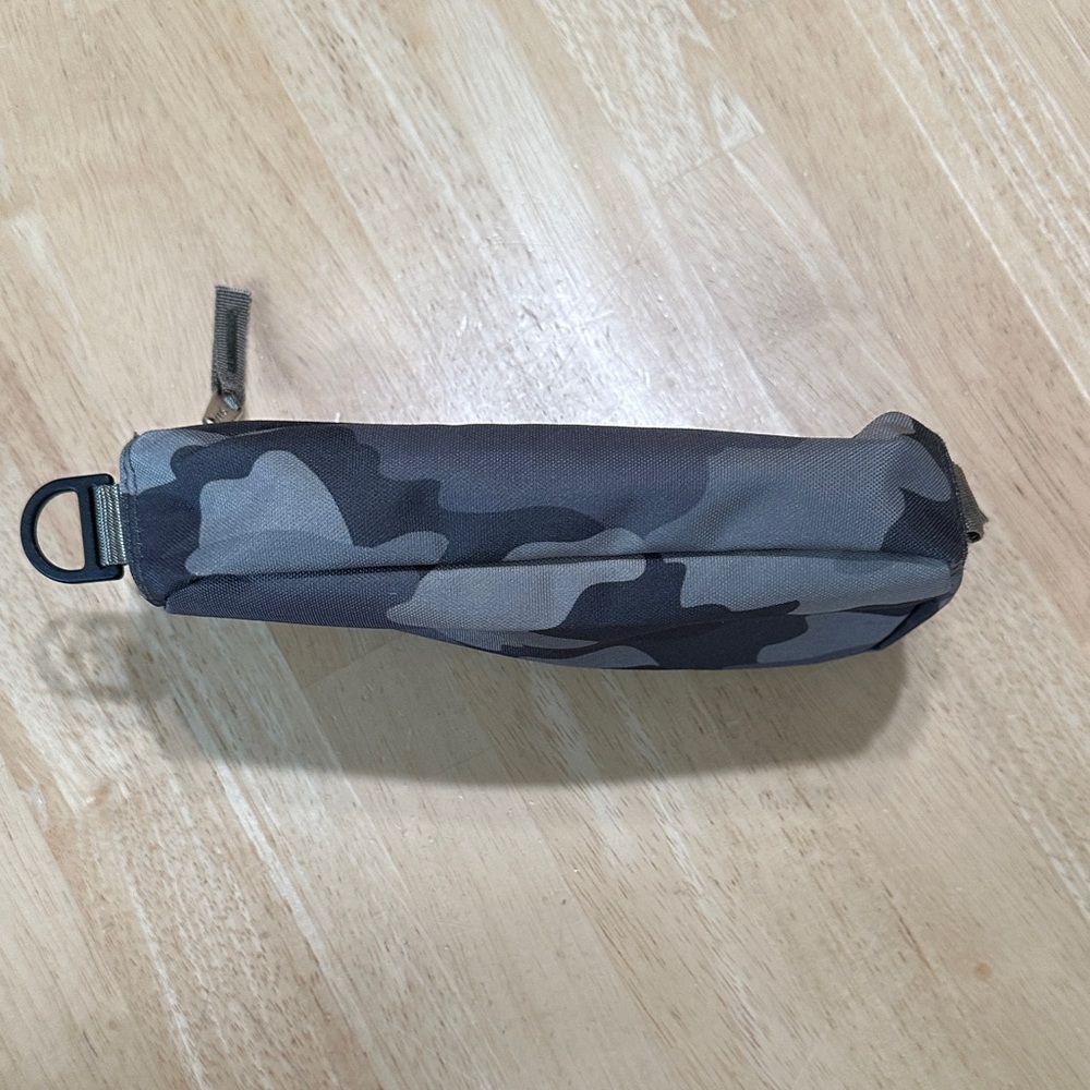 L.L. Bean green Camouflage Pouch Bag - Picture 6 of 11